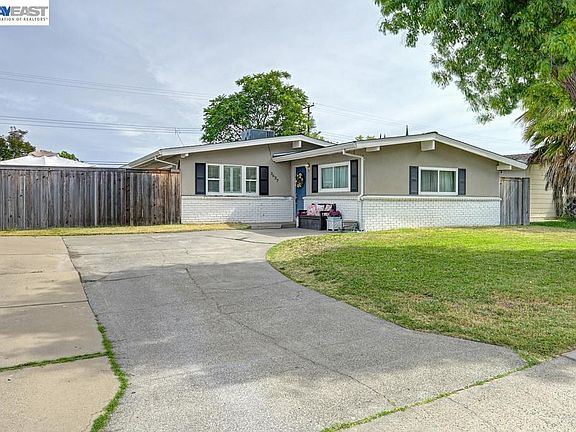 5th image of 3637 Centinella Dr