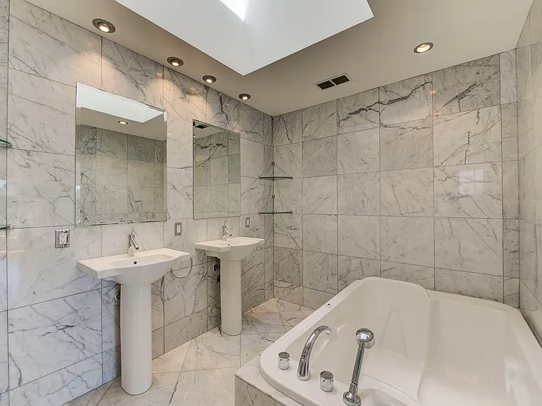 324 Flower St — Photo 22