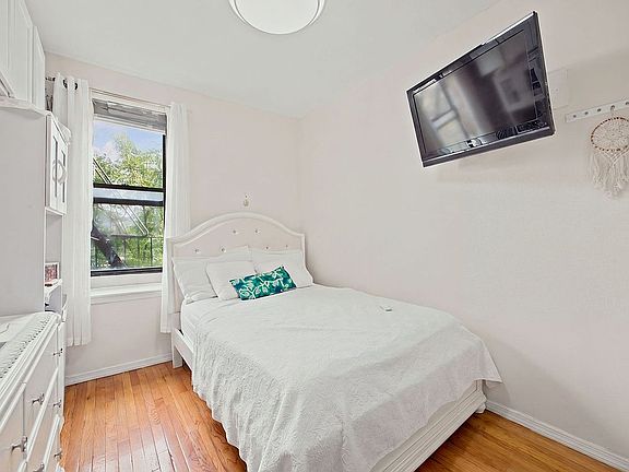 5th image of 350 S 4th St APT 4F