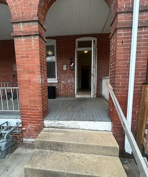 1107 W Poplar St #1 — Photo 1