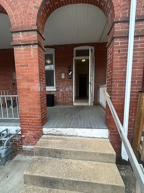 1st image of 1107 W Poplar St Floor 1