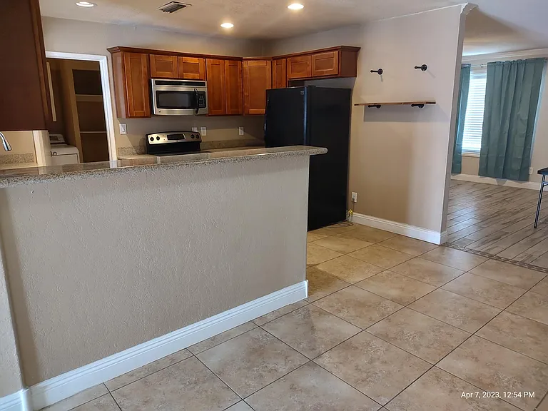 955 S 33rd Pl — Photo 3