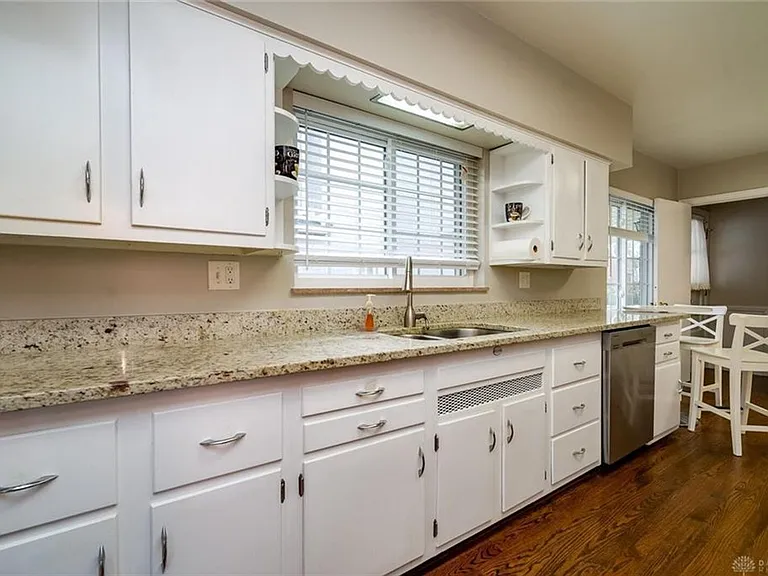 314 Beverly Pl — Photo 13
