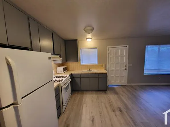 1214 E Clinton Ave APT 202, Fresno, CA 93704