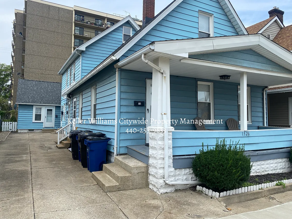 Building Photo - 3 Bedroom 1 Bath unit #C
