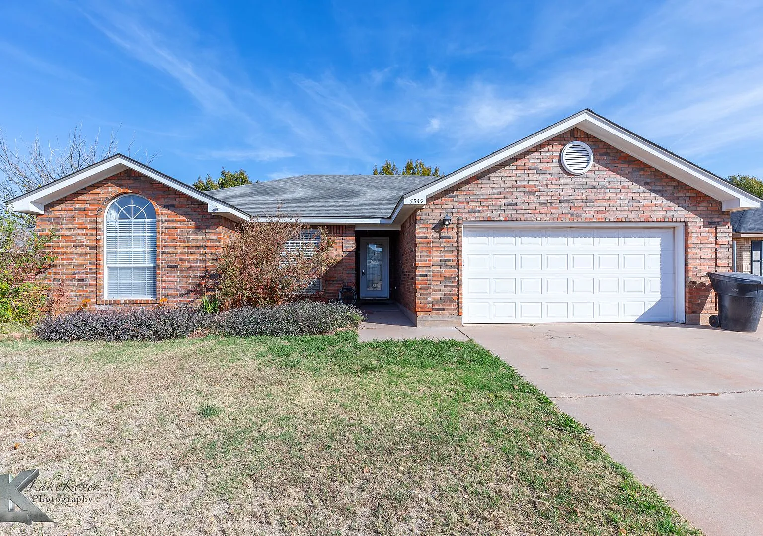 3/2/2 Updated! 6 Month Lease Available! All Appliances Included! — Photo 1
