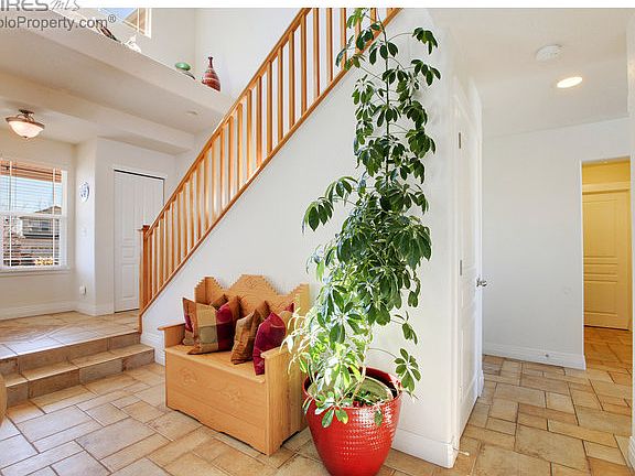 Entry Area & Stairs