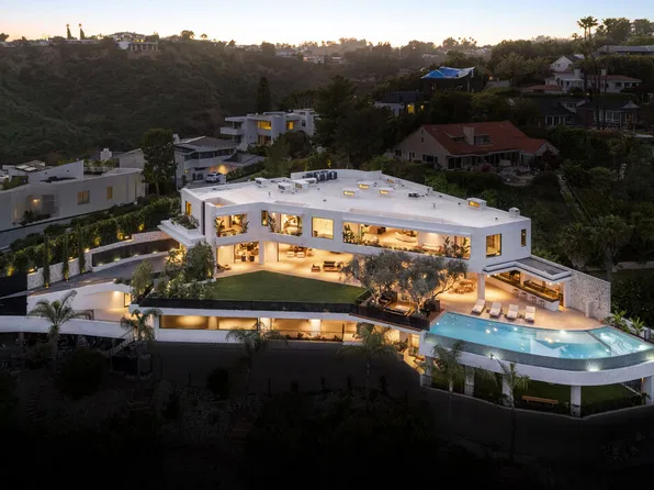 1050 Stradella Rd, Los Angeles, CA 90077