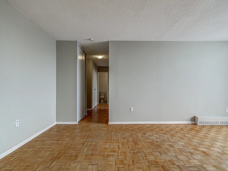 15 Eastbourne Dr — Photo 15