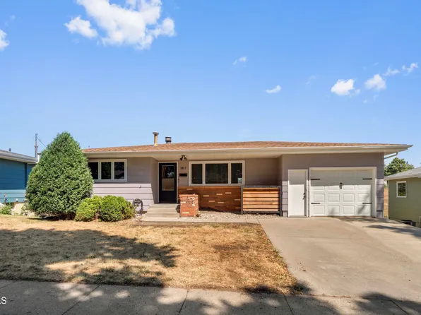 1817 Marian Dr, Bismarck, ND 58501