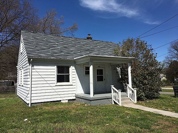 3rd image of 3901 Larchmont Ln