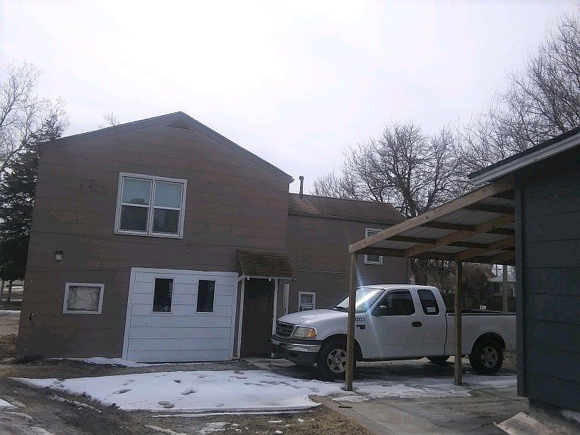 2nd image of 1001 W Broadway St