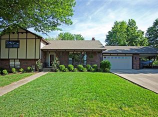 1227 W Ash St, Rogers, AR 72756