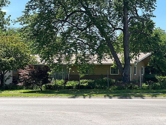2nd image of 6205 Holdrege St