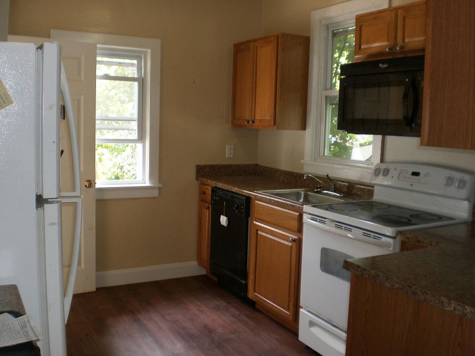 2nd image of 77 E Park Pl