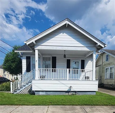 2 bed, 1.0 bath, 1120 sqft, $2,000 — Photo 2