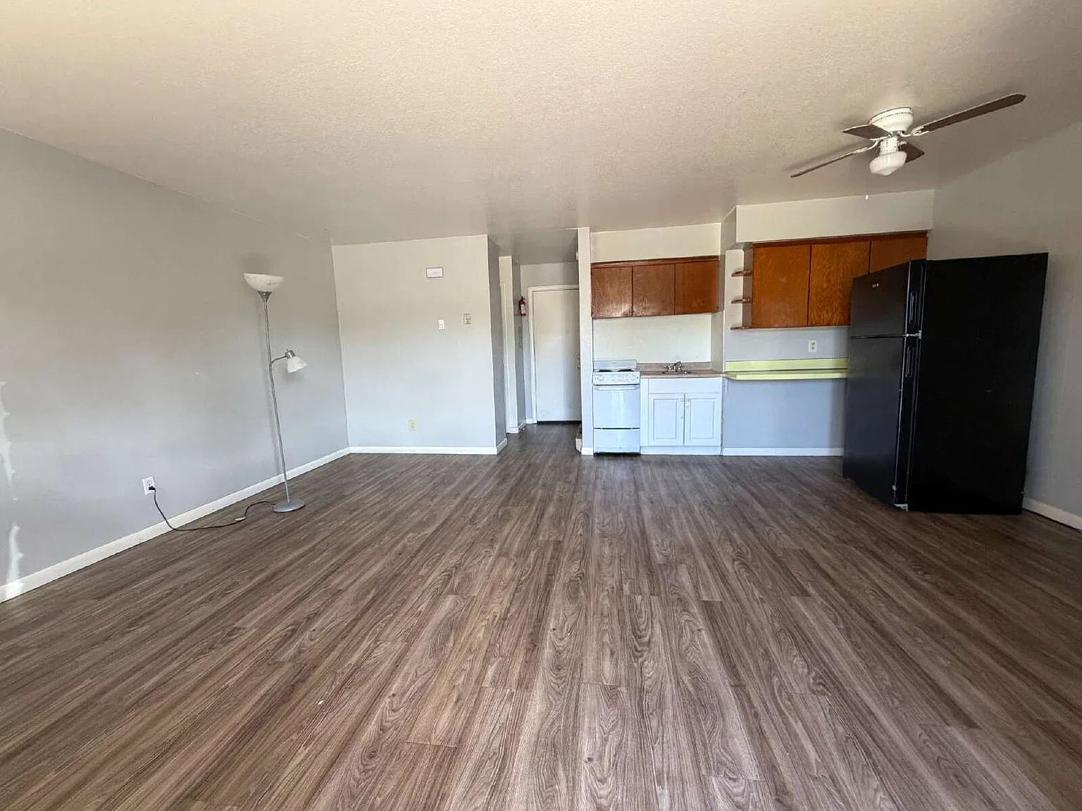 4251 N Viewpoint Dr — Photo 2