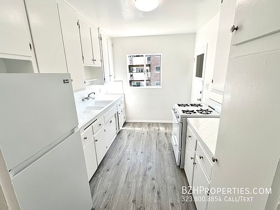 3rd image of 8151 Fountain Ave #14