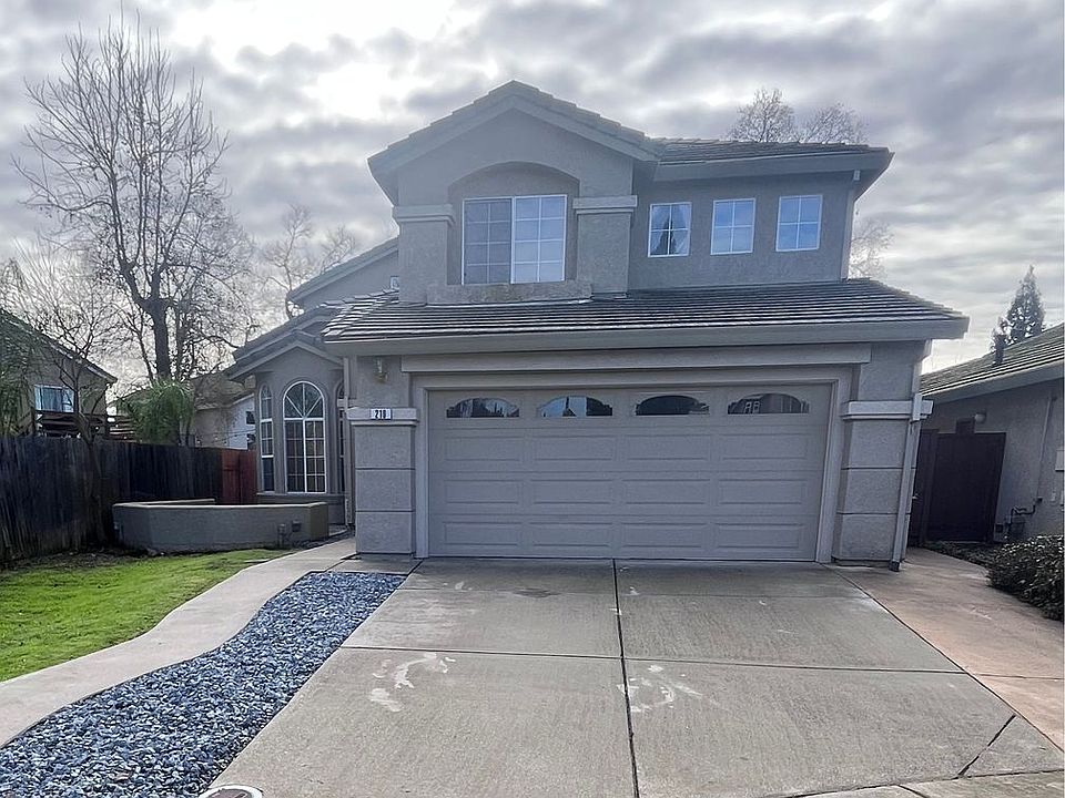 1st image of 210 Dahlia Ct