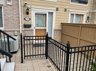 4975 Southampton Dr #334, Mississauga, ON L5M 8E5
