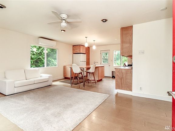 4th image of 11426 40th Ave E