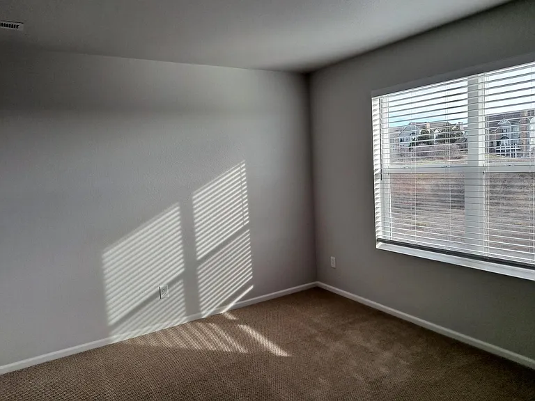 470 Hyde Park Cir — Photo 7