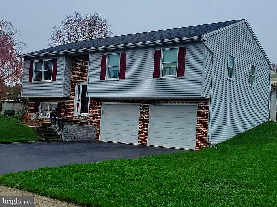 1st image of 65 Pine Ridge Cir