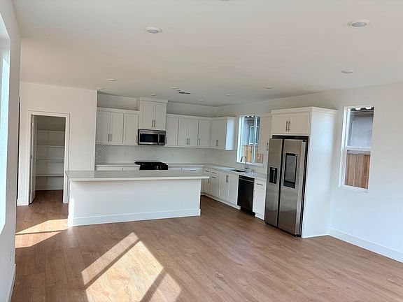 Living / Kitchen
