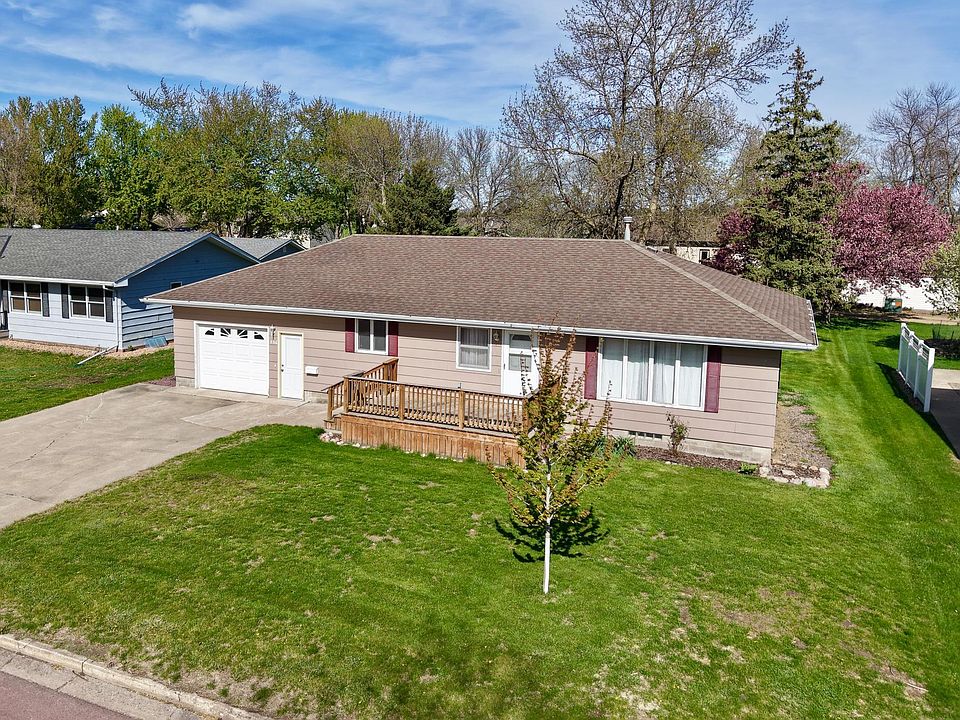 1st image of 556 Elm Ave