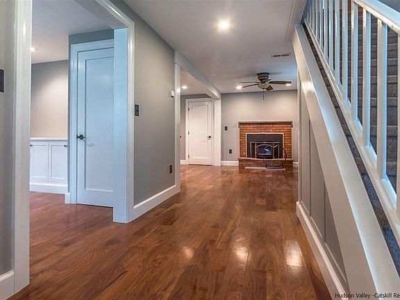 4th image of 48 Lang Rd