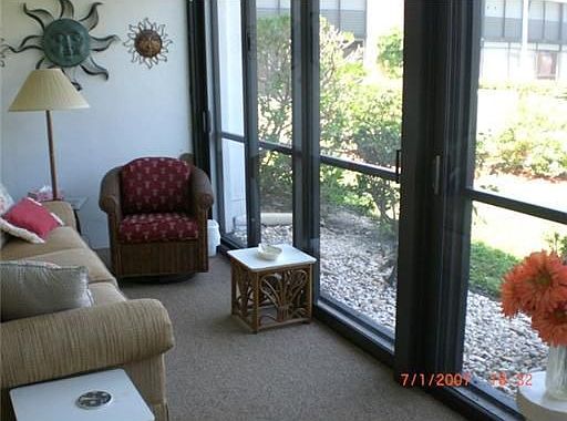4th image of 755 Saturn St APT B104