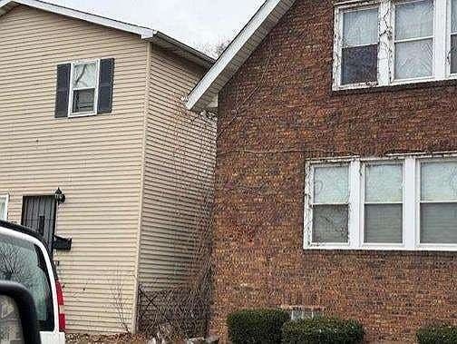 3rd image of 13904 S Edbrooke Ave