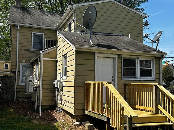 3rd image of 7 S Governors Ave