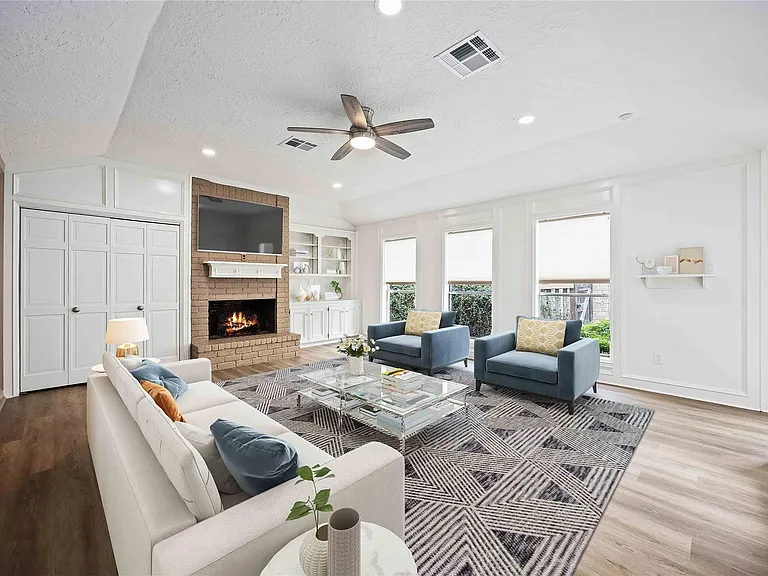 14143 Hillvale Dr — Photo 2