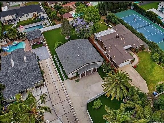 5th image of 22931 Burbank Blvd #3