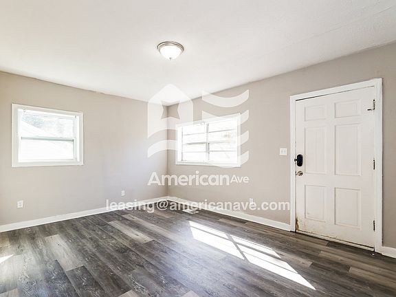 611561_002_living_room_3.jpg