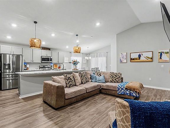 4th image of 1244 MEZZAVALLE WAY