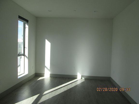 3rd image of 115 S St Andrews Pl APT 6