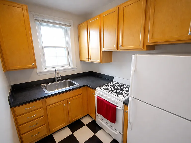 1908 Hennepin Ave #36 — Photo 3
