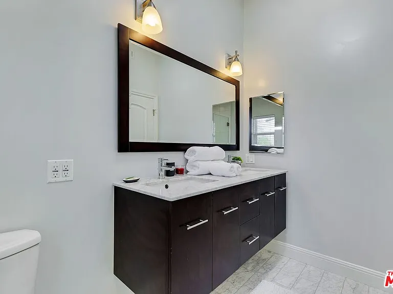 4411 Irvine Ave — Photo 22