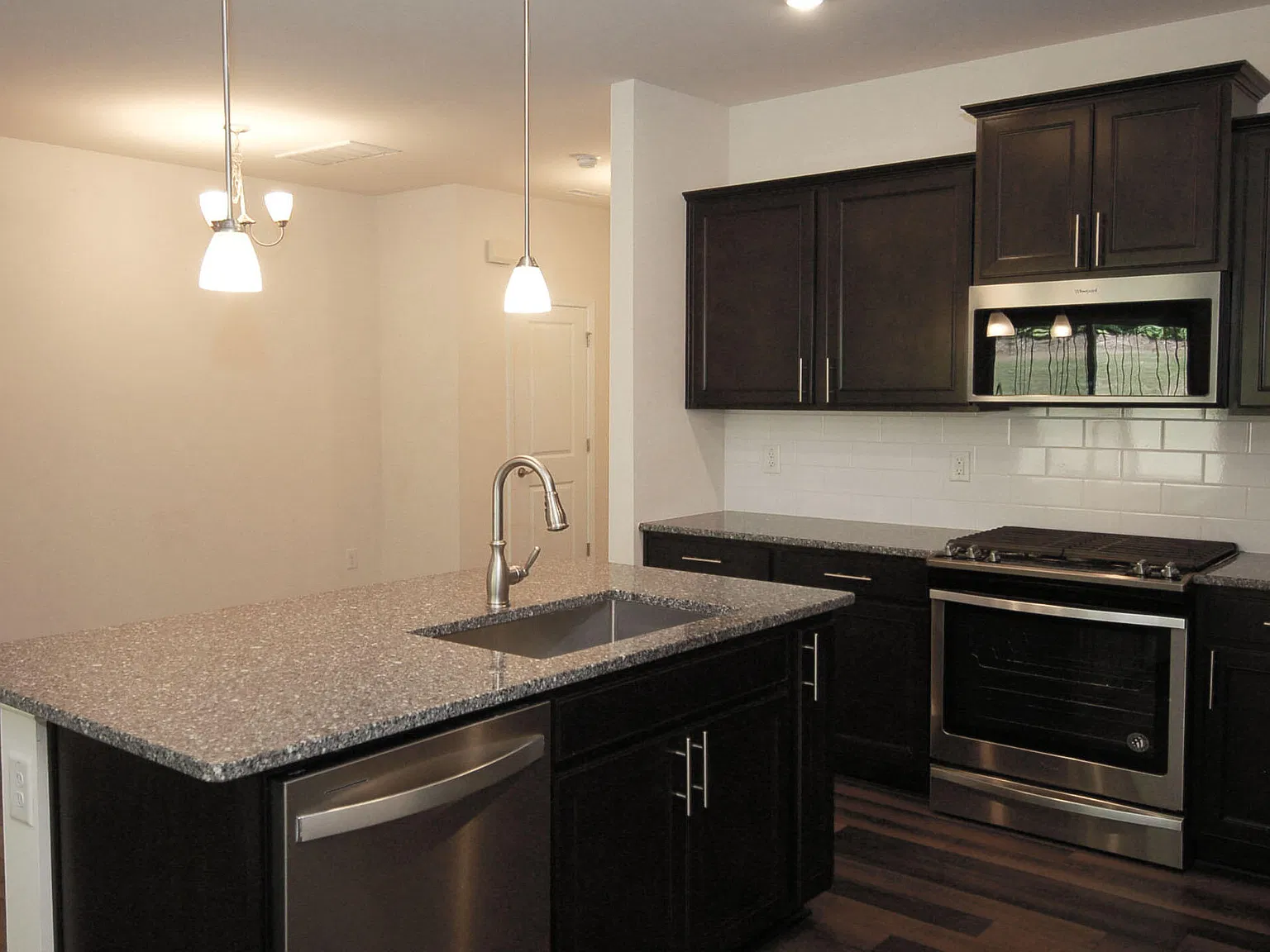 3 bed, 2.5 bath, 1516 sqft, $1,850 — Photo 3