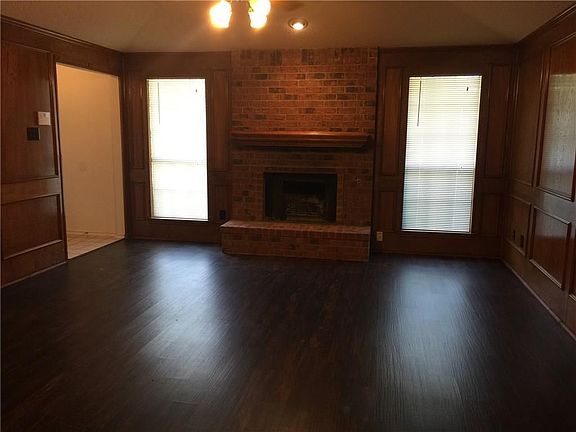 3rd image of 820 Summit Dr