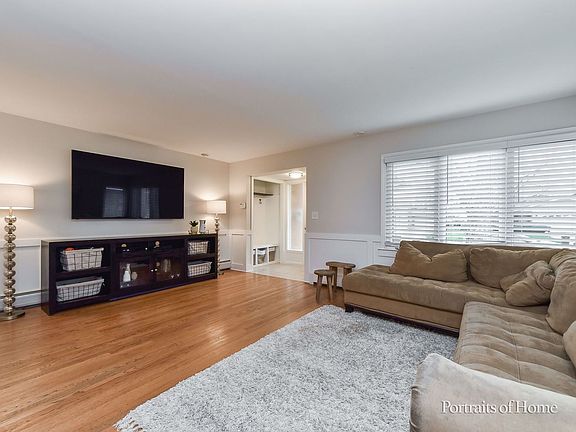 4th image of 2943 Downing Ave