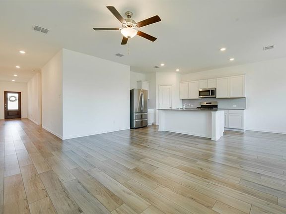 3rd image of 5466 Montrose Dr