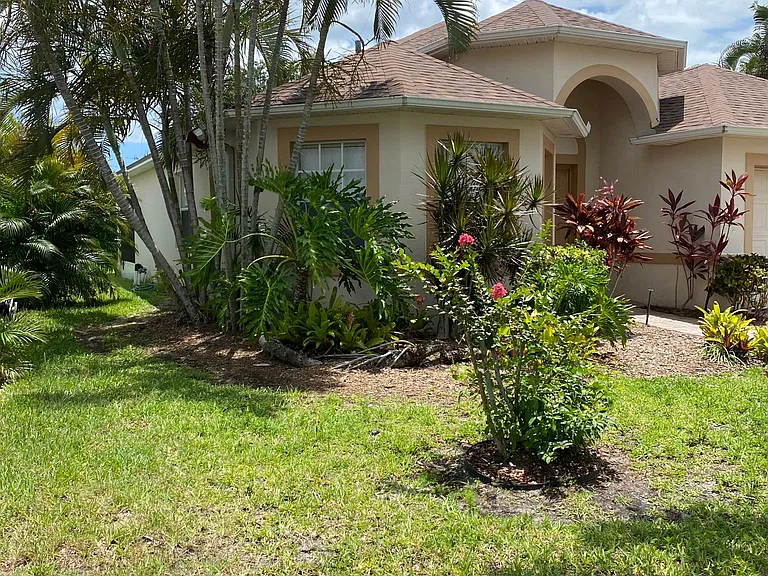 5270 Somerville Dr — Photo 2
