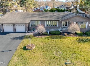 15 Huntleigh Drive, Loudonville, NY 12211