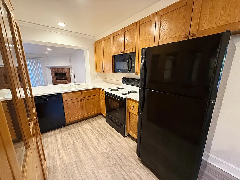 8880 Villa La Jolla Dr #214 — Photo 10