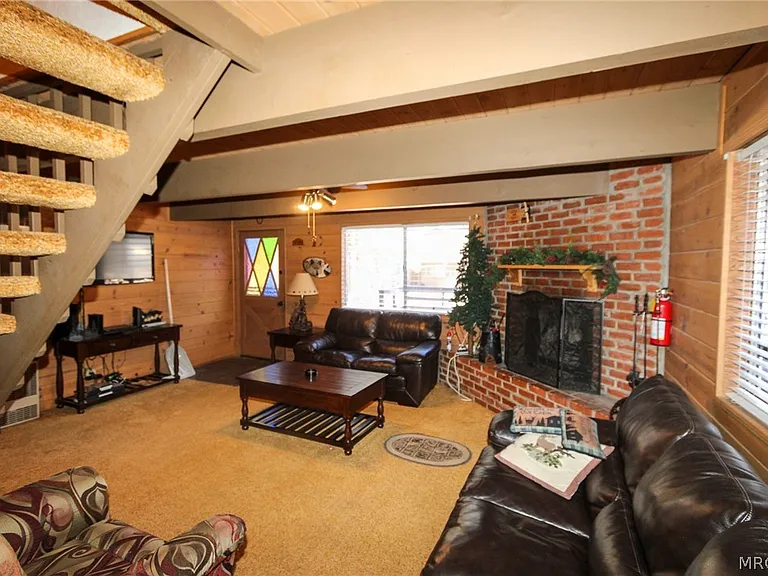 692 San Bernardino Ave — Photo 4