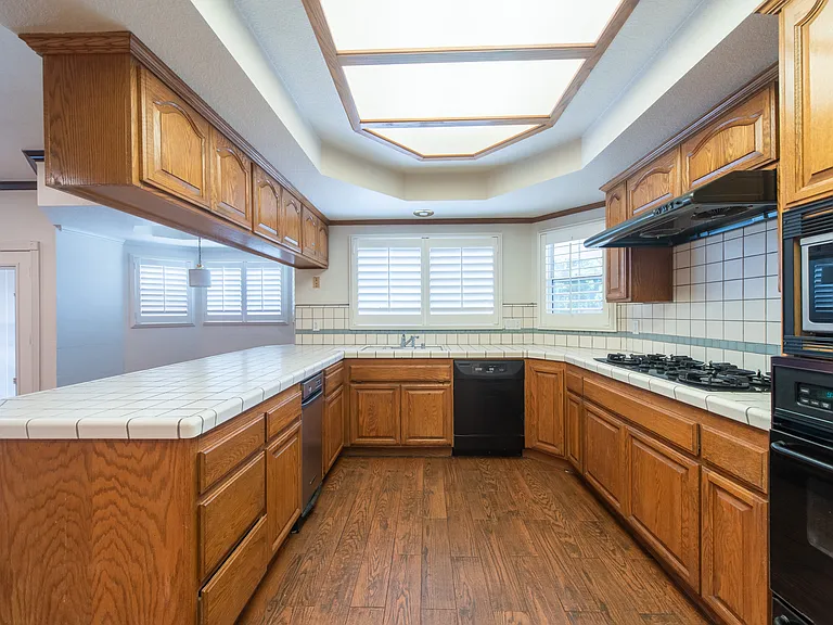 218 E Newman Ave — Photo 11