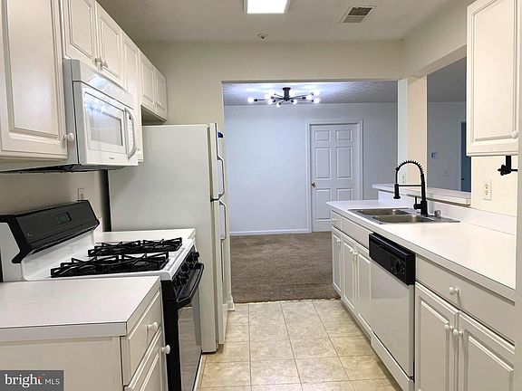 4th image of 657 Burtons Cove Way Unit 4
